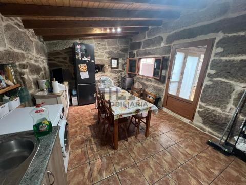 C000542 Venta de casa con piscina y terraza en Allariz