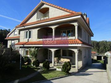 C005296 Venta de casas/chalet con terraza en Parderrubias (Salceda de Caselas)