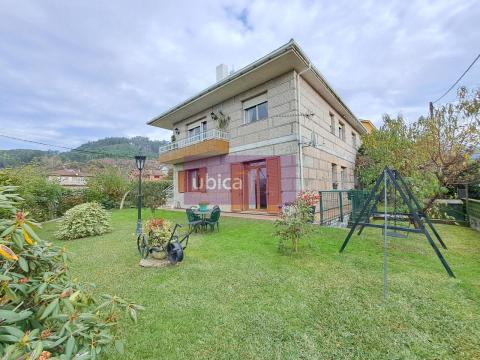 C005419 Venta de casa con terraza en O Porriño Población