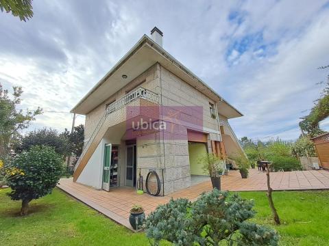 C005419 Venta de casa con terraza en O Porriño Población