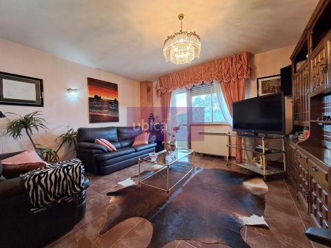 C005419 Venta de casa con terraza en O Porriño Población