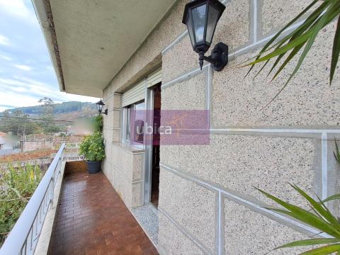 C005419 Venta de casa con terraza en O Porriño Población
