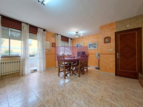 C005419 Venta de casa con terraza en O Porriño Población