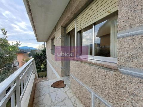 C005419 Venta de casa con terraza en O Porriño Población
