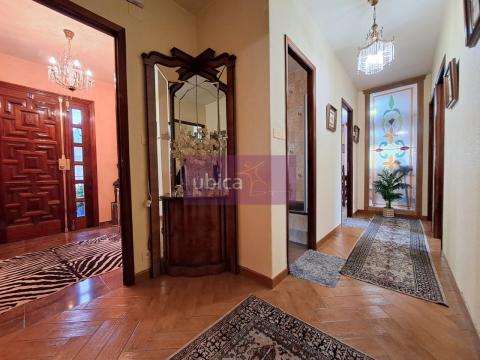 C005419 Venta de casa con terraza en O Porriño Población