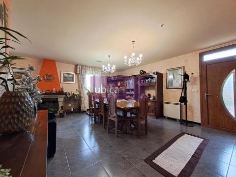 C005419 Venta de casa con terraza en O Porriño Población