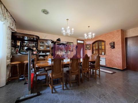 C005419 Venta de casa con terraza en O Porriño Población