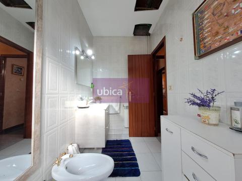 C005419 Venta de casa con terraza en O Porriño Población