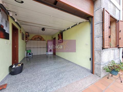 C005419 Venta de casa con terraza en O Porriño Población