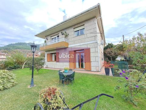 C005419 Venta de casa con terraza en O Porriño Población