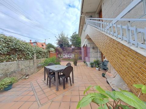 C005419 Venta de casa con terraza en O Porriño Población