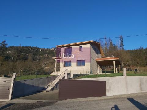 C005167 Venta de casa con terraza en A Picoña (Salceda de Caselas)