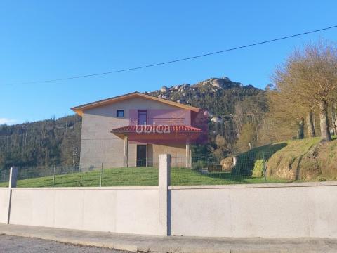 C005167 Venta de casa con terraza en A Picoña (Salceda de Caselas)